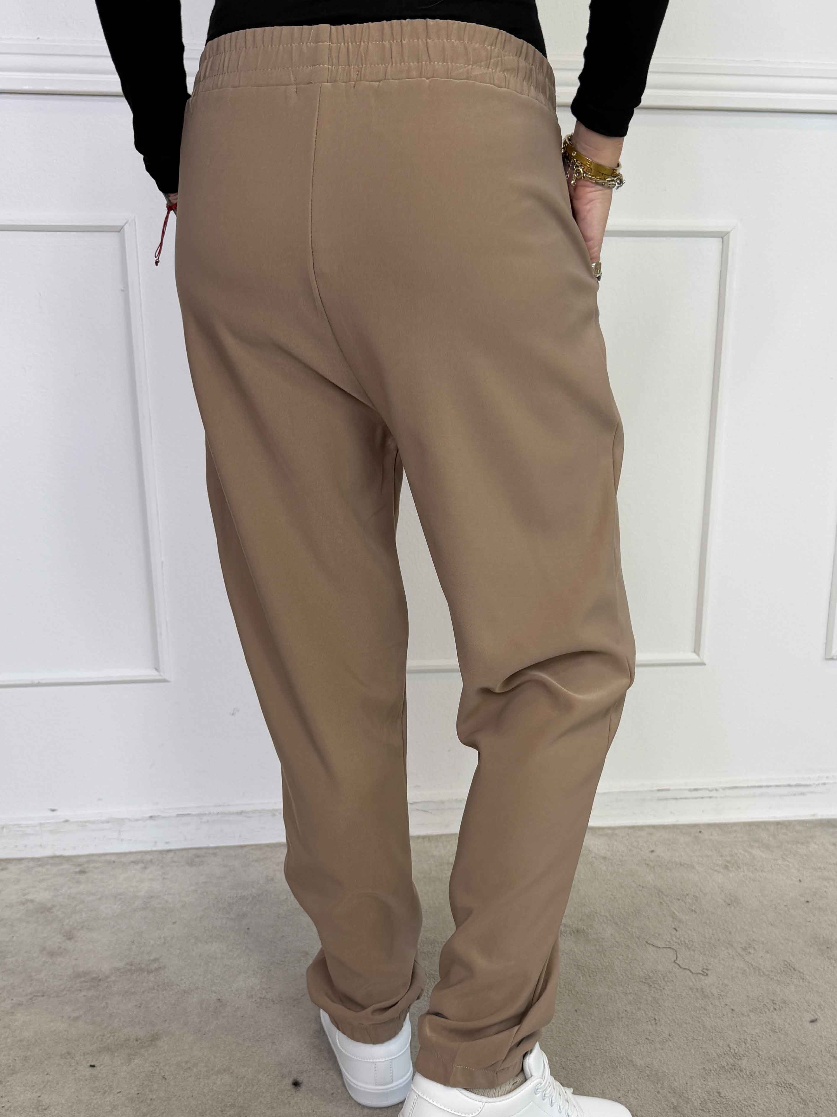 Iliona - Joggingbukser med elastik forenden af buksebenet